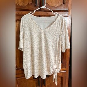 Belle by Kim Gravel TripleLuxe Knit Leopard Print Side-Tie Top! Size 1X.
